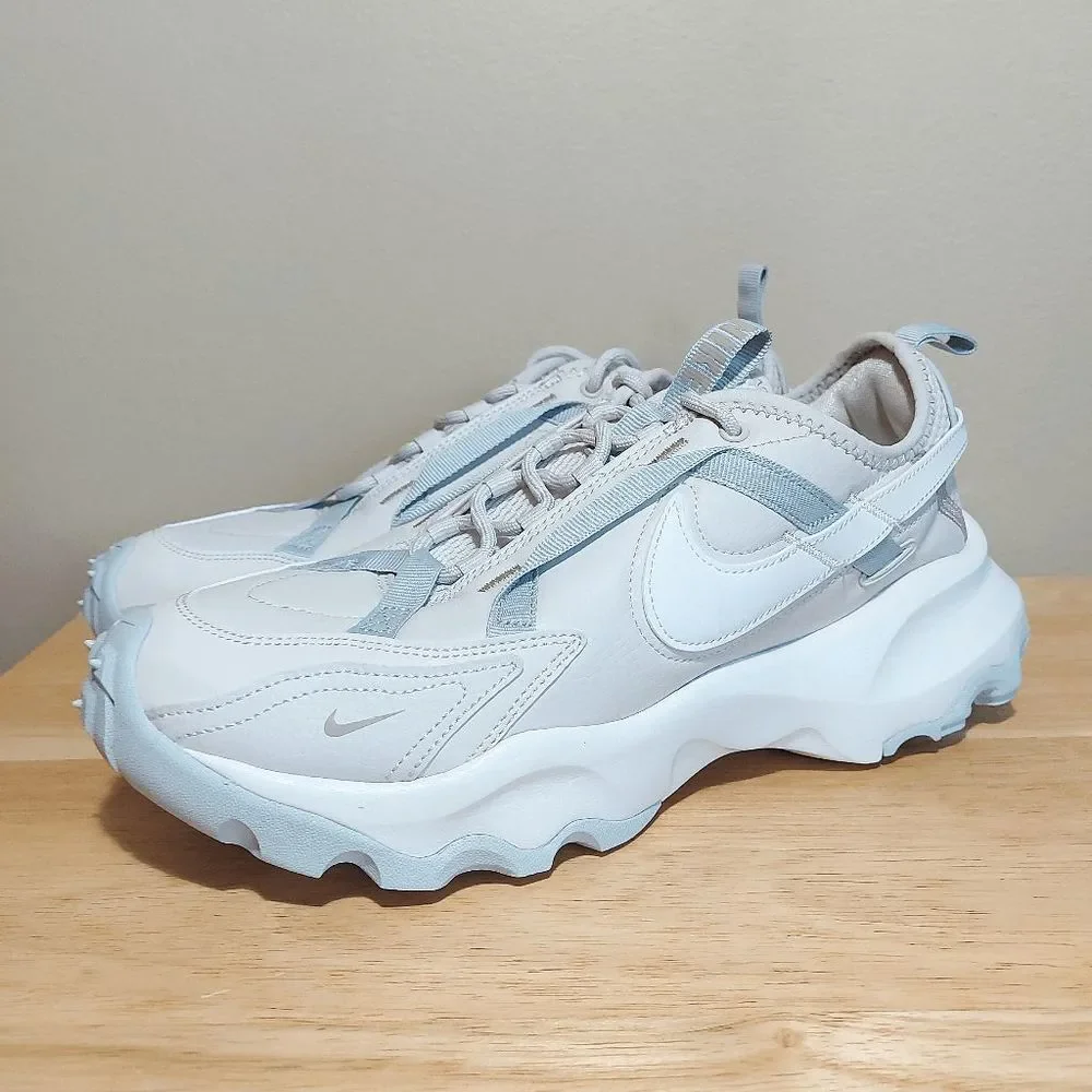 Nike TC 7900 Shoes Sail Light Orewood Taupe DD9682-102 Women's Size 9 - Picture 3 of 7